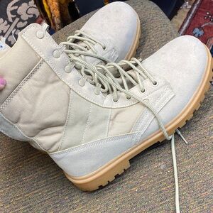 Men’s military boots size 11